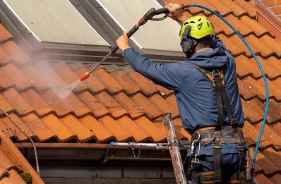 Démoussage et hydrofuge de toiture à Puisserguier